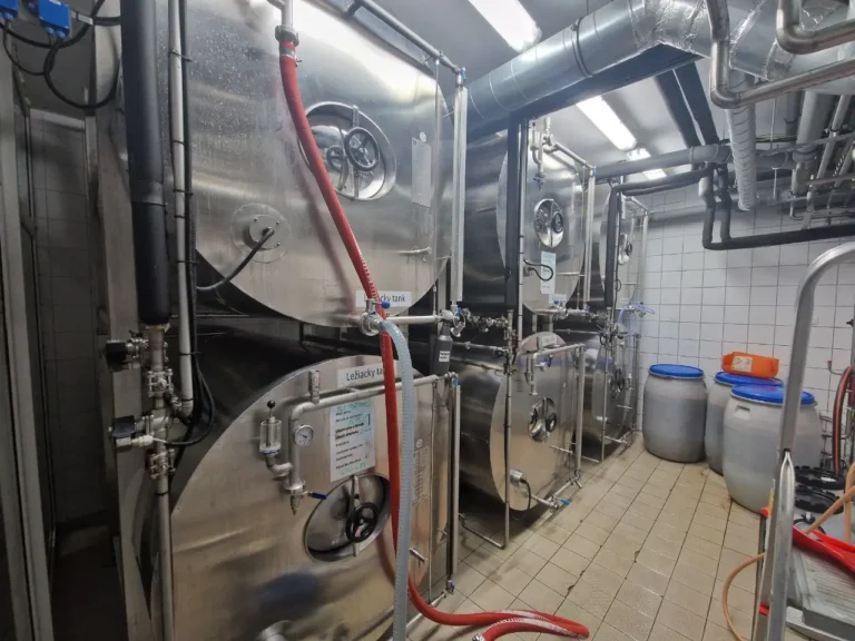 Výrobné priestory pivovaru, lezacke tanky, process brodenia piva